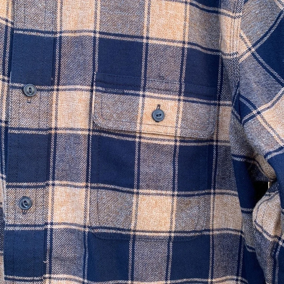 Treasure Bond men’s size large flannel - Picture 3 of 4